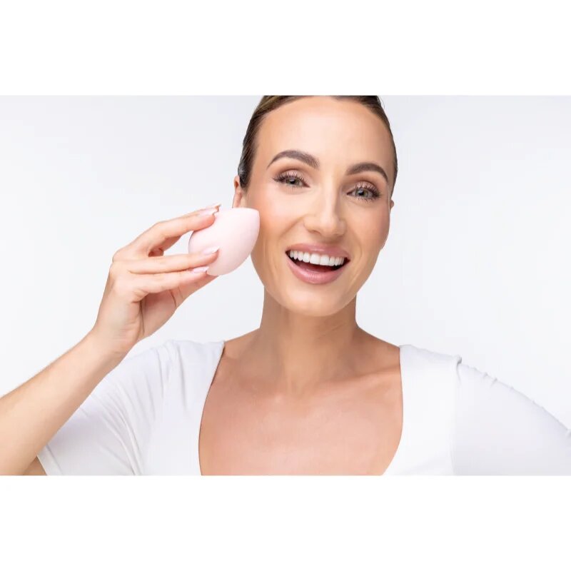 Notino Super Soft Make-Up Sponge гъбичка за фон дьо тен във формата на капка Beige 1 бр.