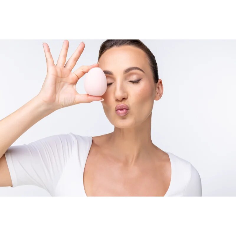 Notino Super Soft Make-Up Sponge гъбичка за фон дьо тен във формата на капка Beige 1 бр.