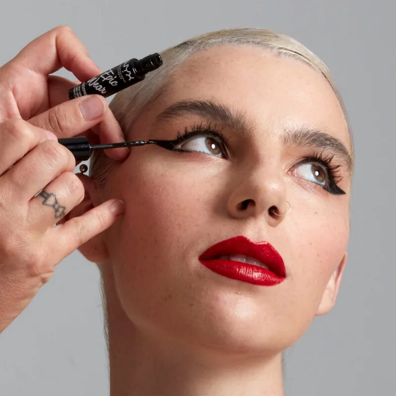 NYX Professional Makeup Epic Wear Liquid Liner течна очна линия с матиращ завършек цвят 01 Black 3.5 мл.