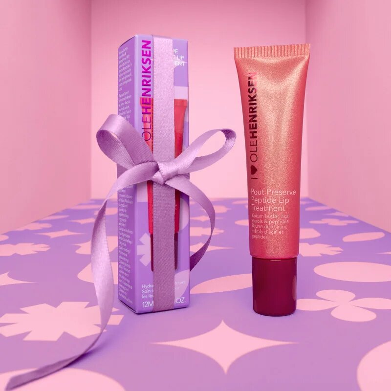 OLEHENRIKSEN Pout Preserve Peptide Lip Treatment хидратиращ блясък за устни цвят Pomegranate Fizz Glimmer 12 мл.