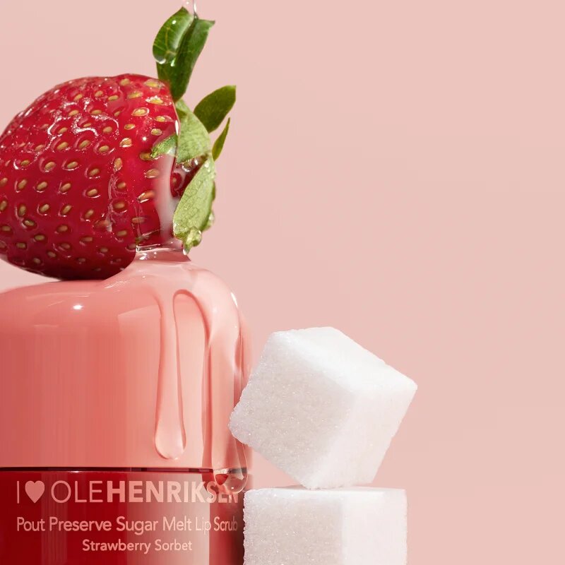 OLEHENRIKSEN Pout Preserve Sugar Melt Exfoliating Lip Scrub захарен пилинг за устни цвят Strawberry Sorbet 8 гр.