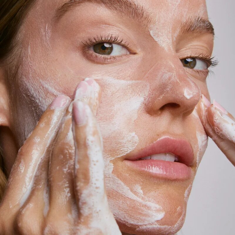 OLEHENRIKSEN Strength B5 Boost Hydrating Solid Foaming Gentle Cleanser подхранващ почистващ балсам 100 гр.