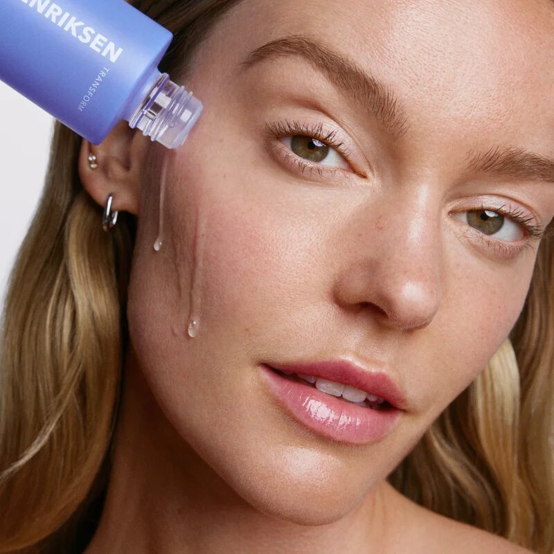 OLEHENRIKSEN Transform Silkfoliant Daily Tri-Acid Smoothing Toner with Mandelic Acid нежен ексфолиращ тоник за ежедневна употреба 30 мл.