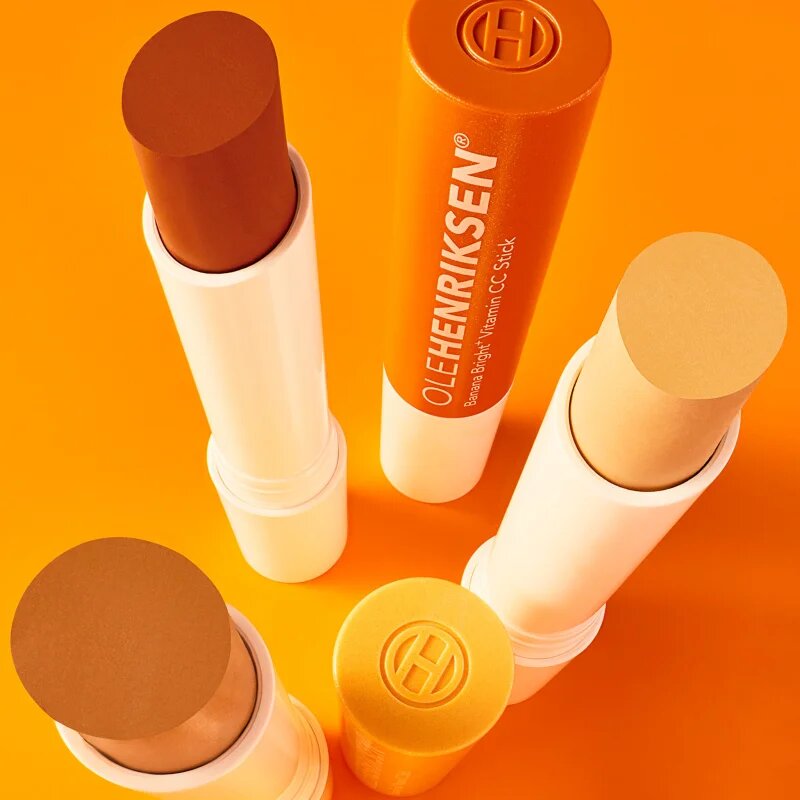 OLEHENRIKSEN Truth Banana Bright+ Vitamin CC Stick озаряващ коректор цвят Pumpkin 3.7 гр.
