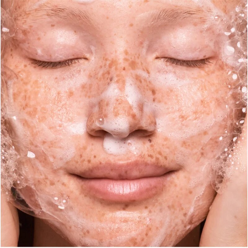 OLEHENRIKSEN Truth Peach Glaze Glow Niacinamide Cleanser пенлив почистващ гел за освежаване и хидратация 60 мл.
