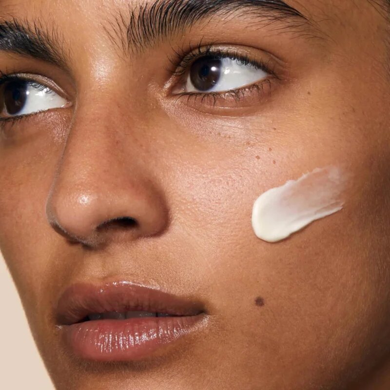 Omorovicza Hydro-Mineral Cushioning Day Cream подмладяващ дневен крем за всички типове кожа на лицето 50 мл.