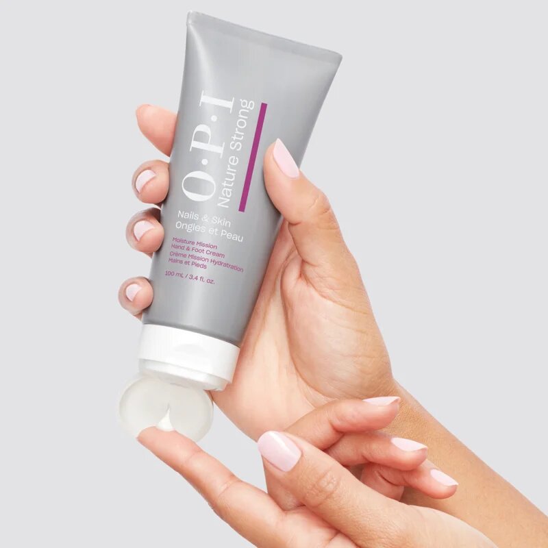 OPI Nature Strong Nails&Skin подаръчен комплект за нокти и кожичките около ноктите