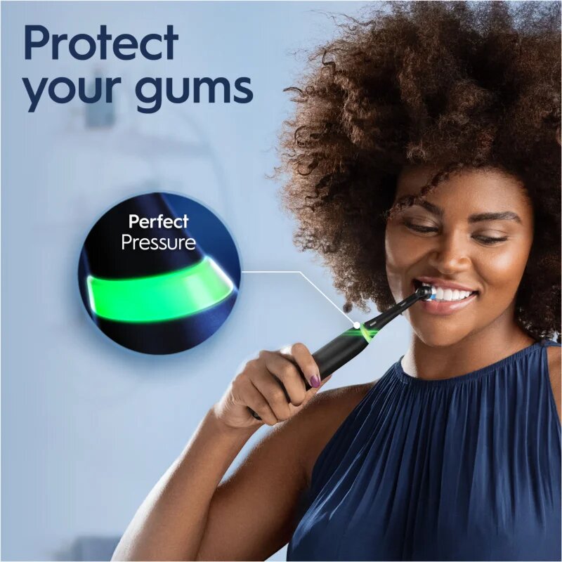 Oral-B iO White Clean електрическа четка за зъби с калъф за зарядно устройство Matte Black 1 бр.