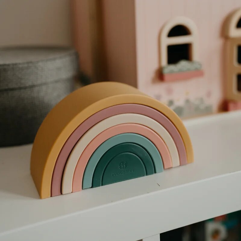 Petite&Mars Rainbow 12m+ играчка за подреждане Intense Ochre 1 бр.