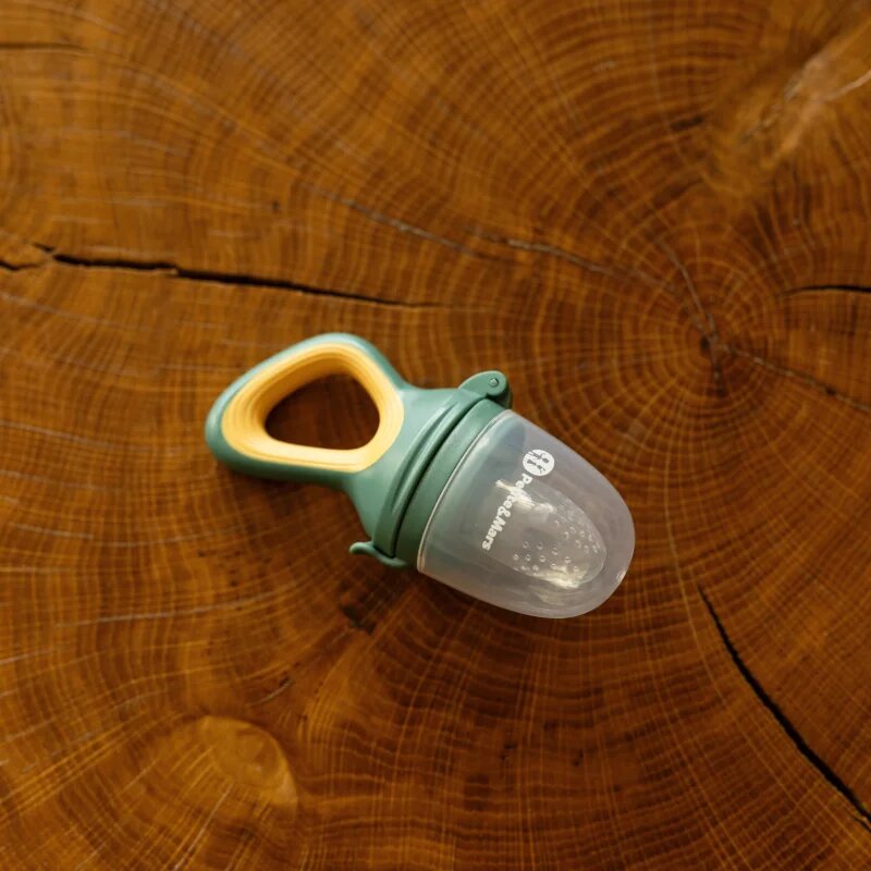 Petite&Mars Silicone Food Feeder 6m+ гризалка за хранене Green&Ochre 1 бр.