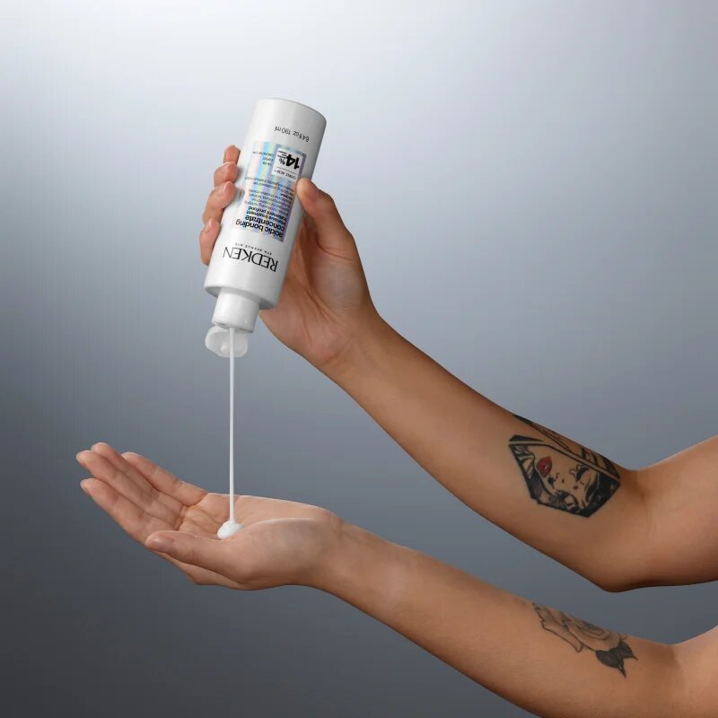 Redken Acidic Bonding Concentrate грижа за използване преди нанасянето на шампоан за увредена коса 190 мл.