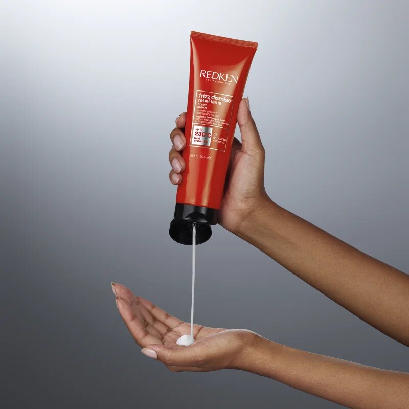 Redken Frizz Dismiss термозащитен крем за изглаждане на непокорна коса 250 мл.