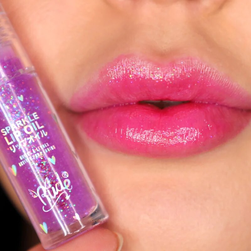 Rude Cosmetics Manga Collection Sparkle Lip Oil тониращо олио за устни с хидратиращ ефект цвят Grape 4 гр.