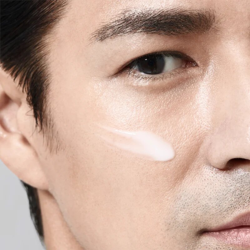 Shiseido Men Energizing Moisturizing Extra Light Fluid флуид с регенериращ ефект за мъже 100 мл.