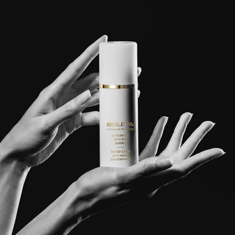 Sisley Sisleÿa L'Integral Anti-Aging Concentrate Hand Care подмладяващ крем за ръце против пигментни петна SPF 30 75 мл.