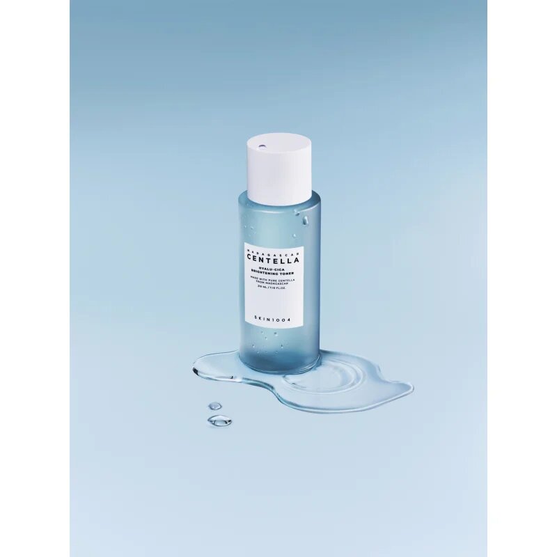 SKIN1004 Madagascar Centella Hyalu-Cica Brightening Toner нежен ексфолиращ тоник за освежаване и хидратация 210 мл.