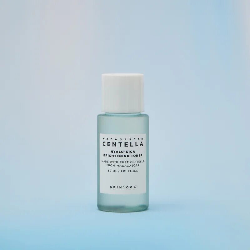 SKIN1004 Madagascar Centella Hyalu-Cica Brightening Toner нежен ексфолиращ тоник за освежаване и хидратация 30 мл.