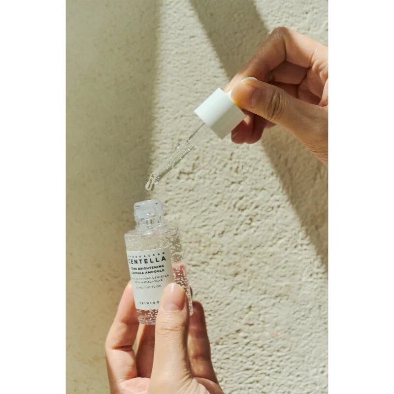 SKIN1004 Madagascar Centella Tone Brightening Capsule Ampoule хидратиращ серум за освежаване и изглаждане на кожата 30 мл.