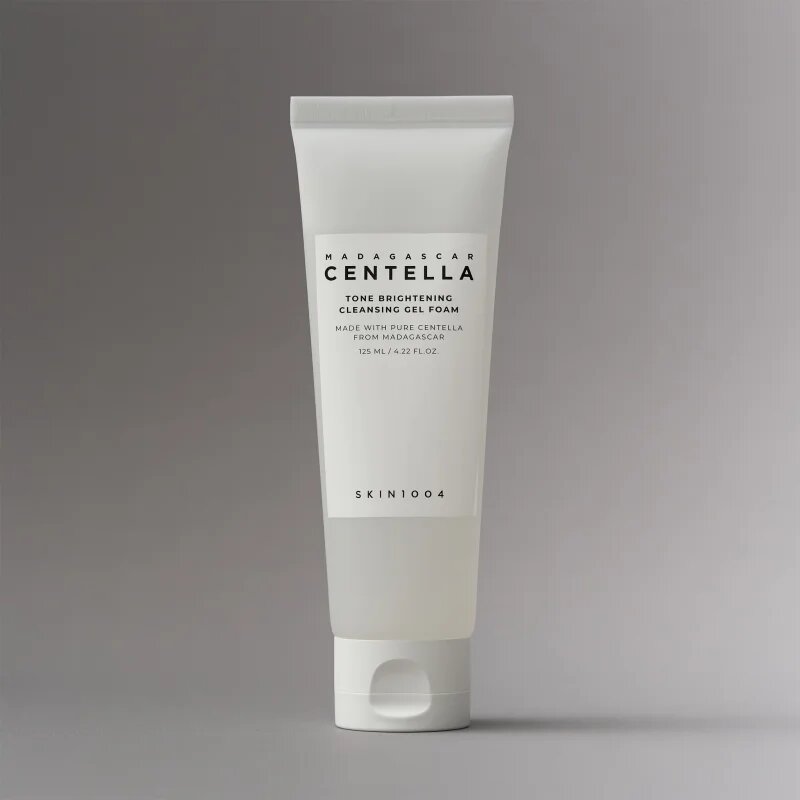 SKIN1004 Madagascar Centella Tone Brightening Cleansing Gel Foam пенлив почистващ гел за освежаване и хидратация 125 мл.