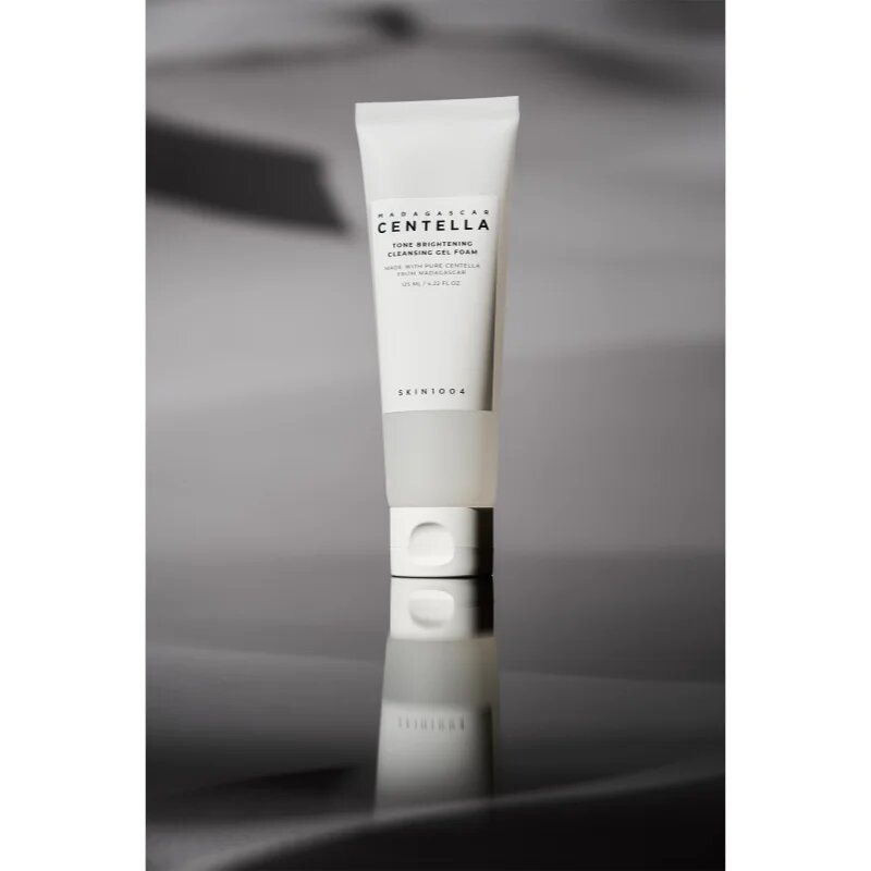 SKIN1004 Madagascar Centella Tone Brightening Cleansing Gel Foam пенлив почистващ гел за освежаване и хидратация 125 мл.