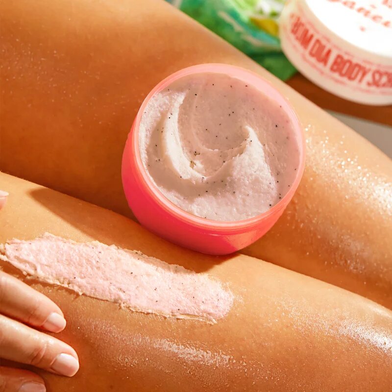Sol de Janeiro Bom Dia™ Body Scrub изглаждащ пилинг за тяло 220 гр.