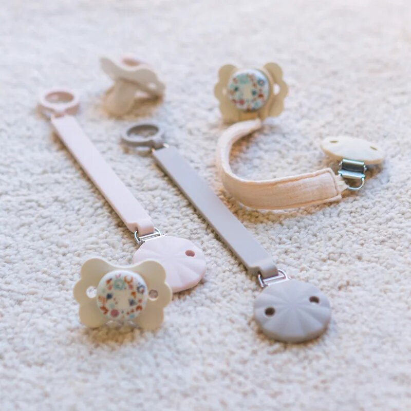 Suavinex Wonderland Soother Clip with Ribbon клипс за биберон Liberty 1 бр.