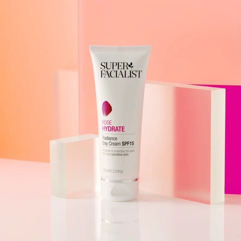 Super Facialist Rosehip Hydrate дневен хидратиращ и защитен крем SPF 15 75 мл.