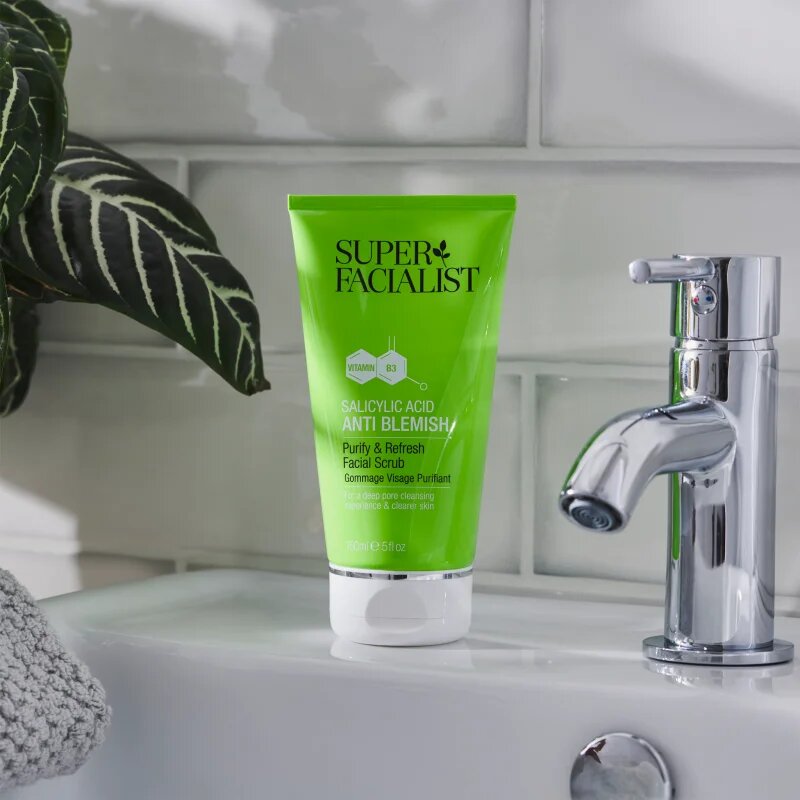 Super Facialist Salicylic Acid Anti Blemish нежно почистващ пилинг за мазна и проблемна кожа 150 мл.