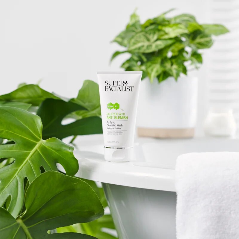 Super Facialist Salicylic Acid Anti Blemish почистващ гел за лице за проблемна и мазна кожа 150 мл.