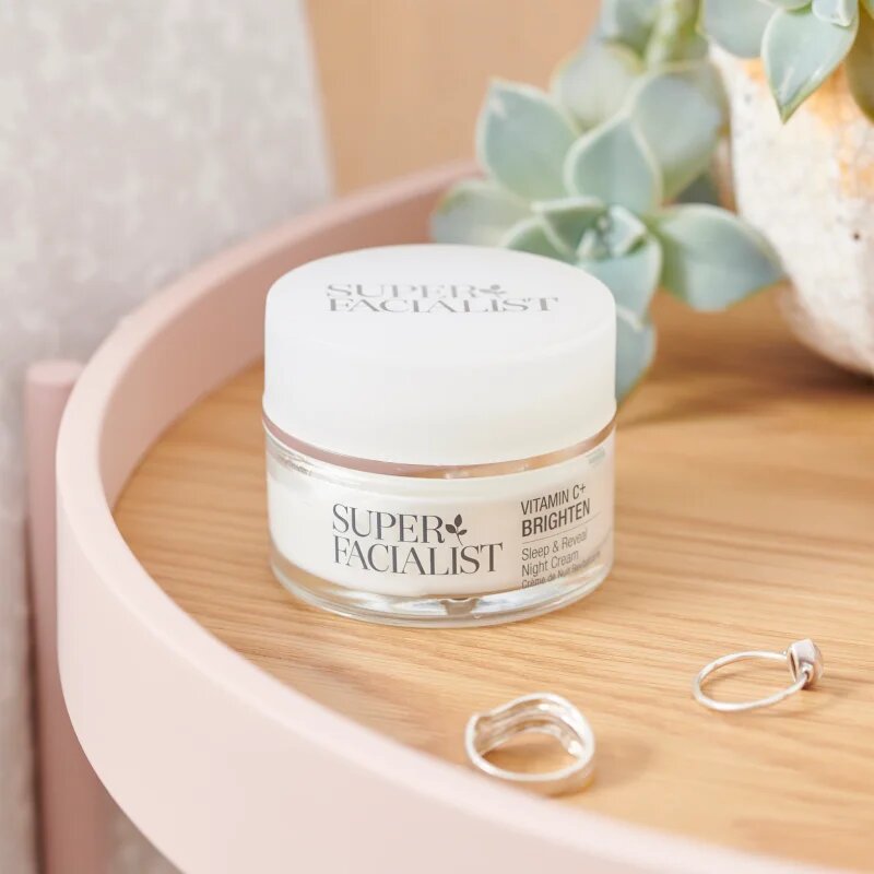 Super Facialist Vitamin C+ Brighten озаряващ нощен крем 50 мл.