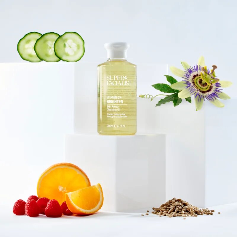 Super Facialist Vitamin C+ Brighten почистващо и премахващо грима масло за озаряване на лицето 200 мл.
