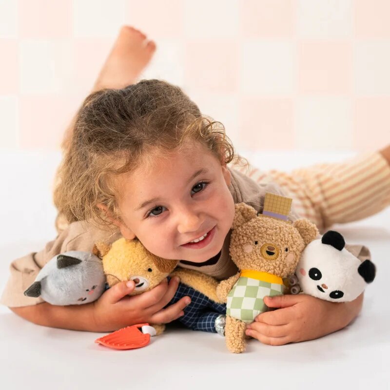 Taf Toys Activity Toy Brendon the Bear контрастна играчка за окачане с гризалка 1 бр.