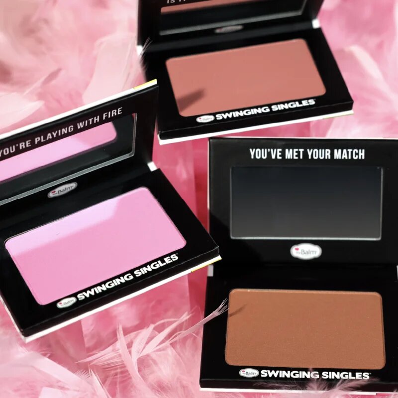 theBalm Swinging Singles Blush компактен руж цвят Ivana Sunkiss 5.5 гр.