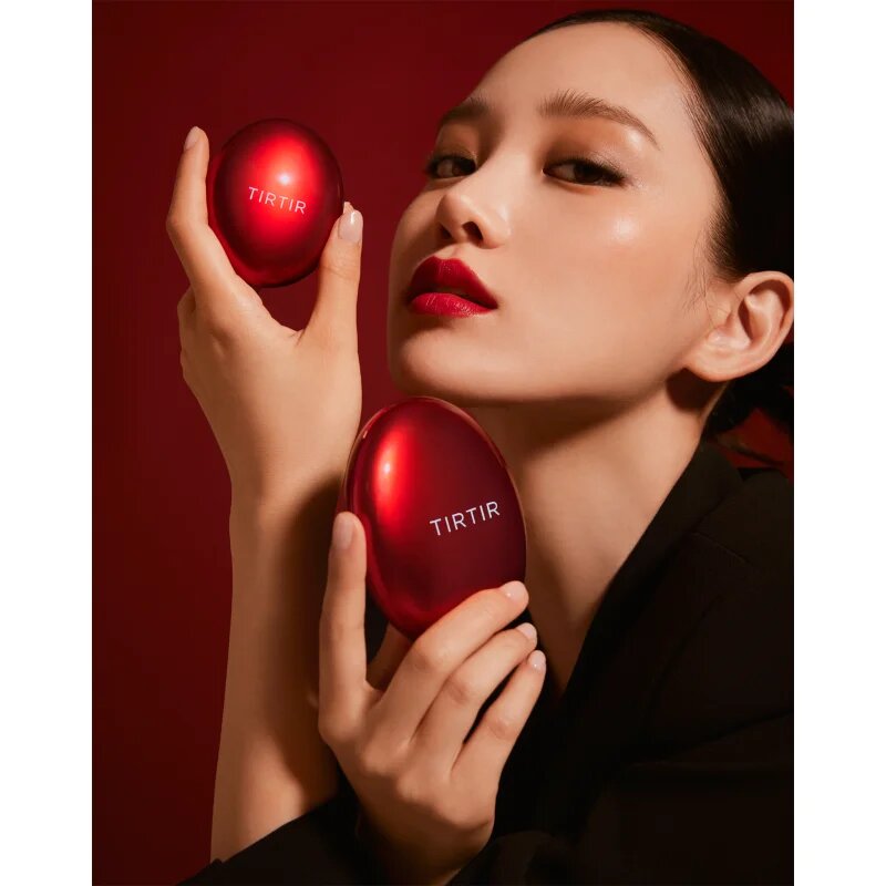 TIRTIR Mask Fit Red Cushion Mini дълготраен грим в гъбичка цвят 37C Almond 4.5 гр.