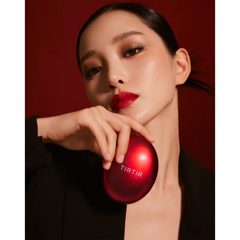TIRTIR Mask Fit Red Cushion Mini дълготраен грим в гъбичка цвят 37C Almond 4.5 гр.