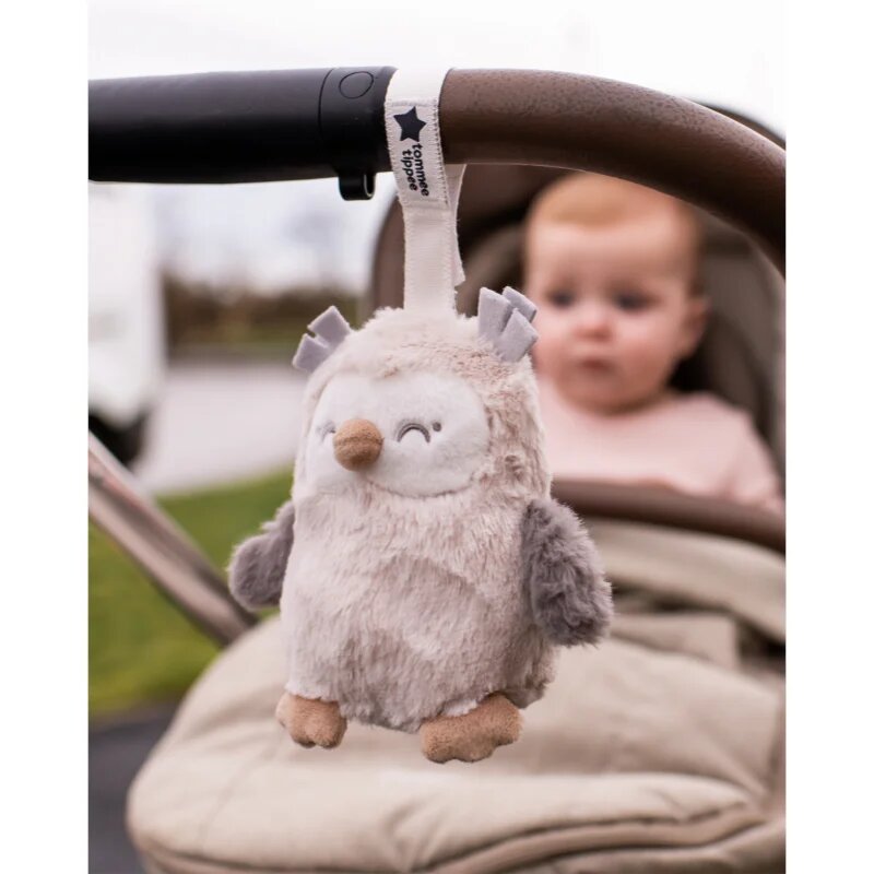 Tommee Tippee Grofriend Ollie the Owl контрастна играчка за окачане с мелодия 1 бр.