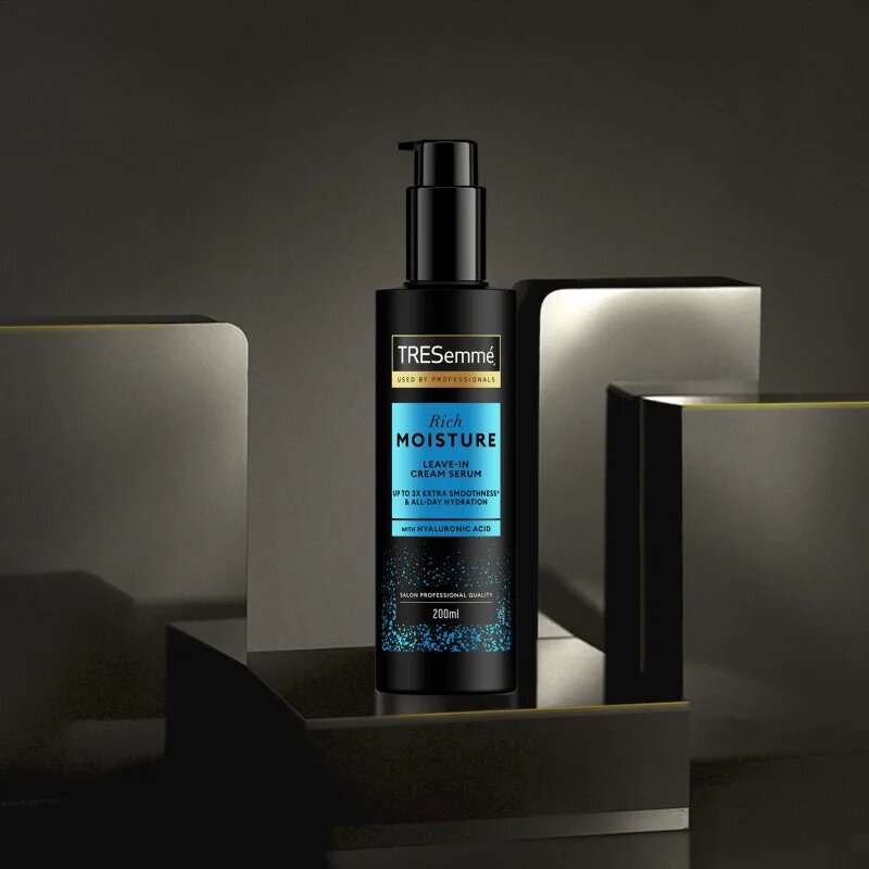 TRESemmé Rich Moisture Leave-In Serum кремообразен серум за хидратация и блясък 200 мл.
