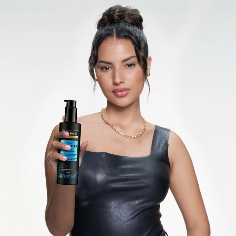 TRESemmé Rich Moisture Leave-In Serum кремообразен серум за хидратация и блясък 200 мл.