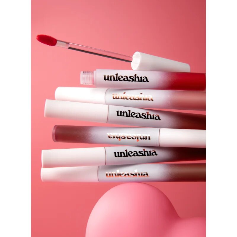 Unleashia Hug Velvet Tint боя за устни за дълготраен ефект цвят No.2 Mingle 4.5 гр.