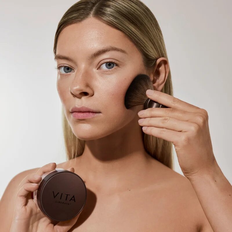 Vita Liberata Trystal™ Minerals бронзант с автобронзиращ ефект цвят Sun Light 6 гр.