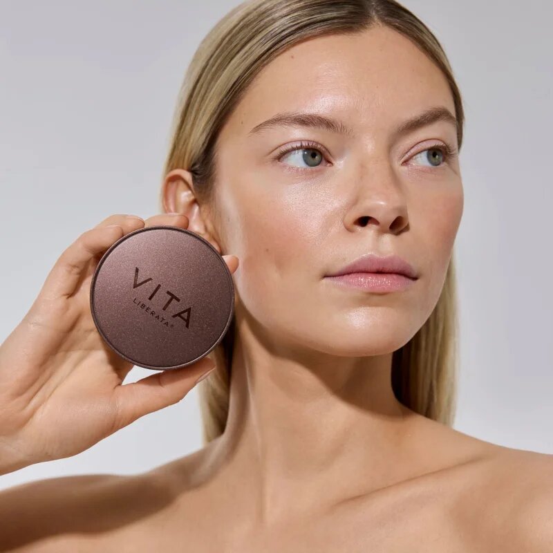 Vita Liberata Trystal™ Minerals бронзант с автобронзиращ ефект цвят Sun Light 6 гр.
