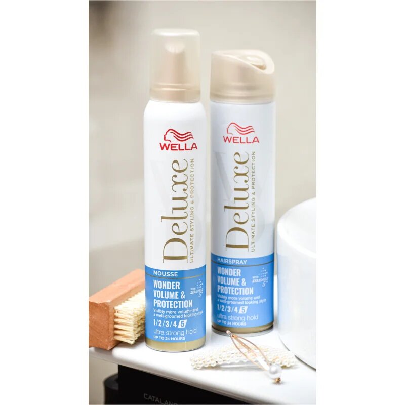 Wella Deluxe Wonder Volume & Protection лак за коса с екстра силна фиксация за обем и блясък 250 мл.