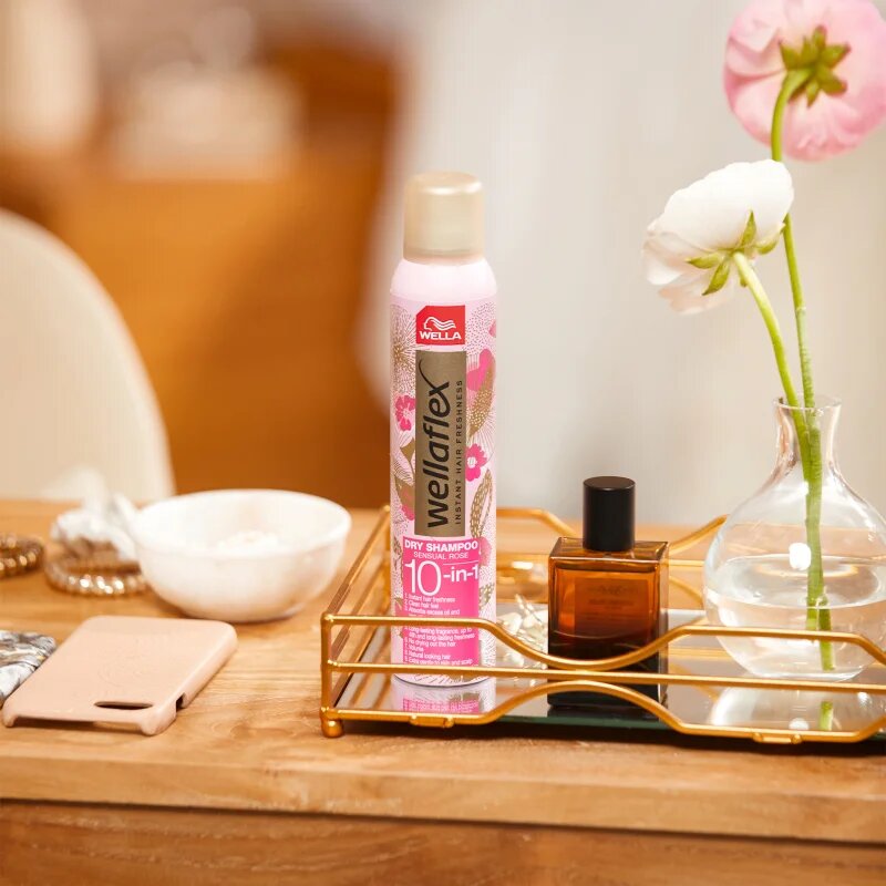 Wella flex Sensual Rose сух шампоан с нежен флорален аромат 180 мл.