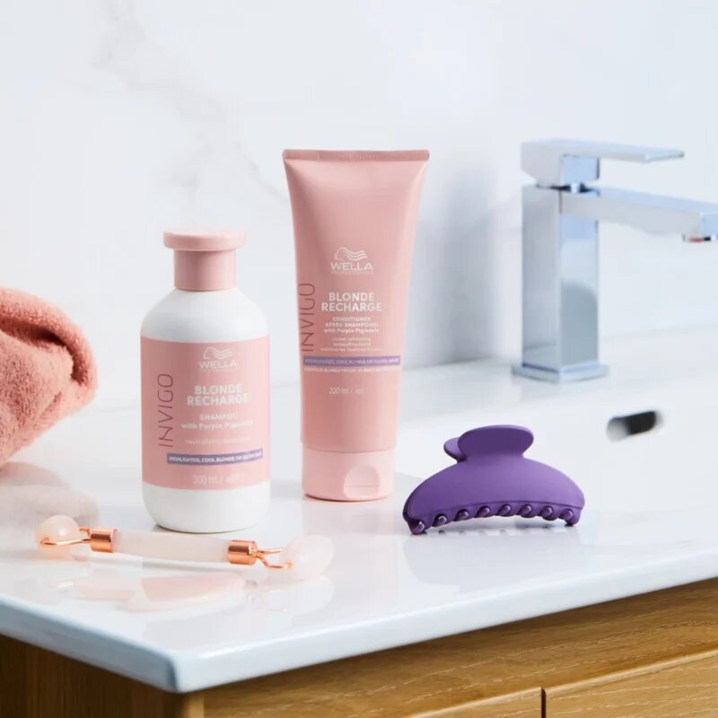 Wella Professionals Invigo Blonde Recharge шампоан за руса коса неутрализиращ жълтеникавите оттенъци 300 мл.