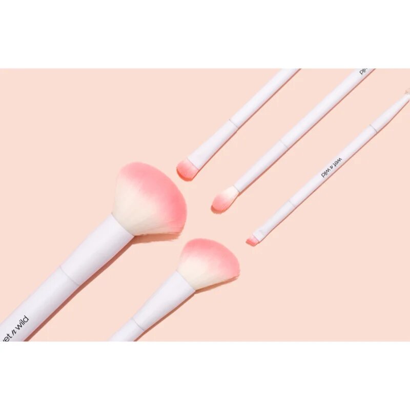 Wet N Wild Essential Angled Liner Brush скосена четчица за очна линия 1 бр.