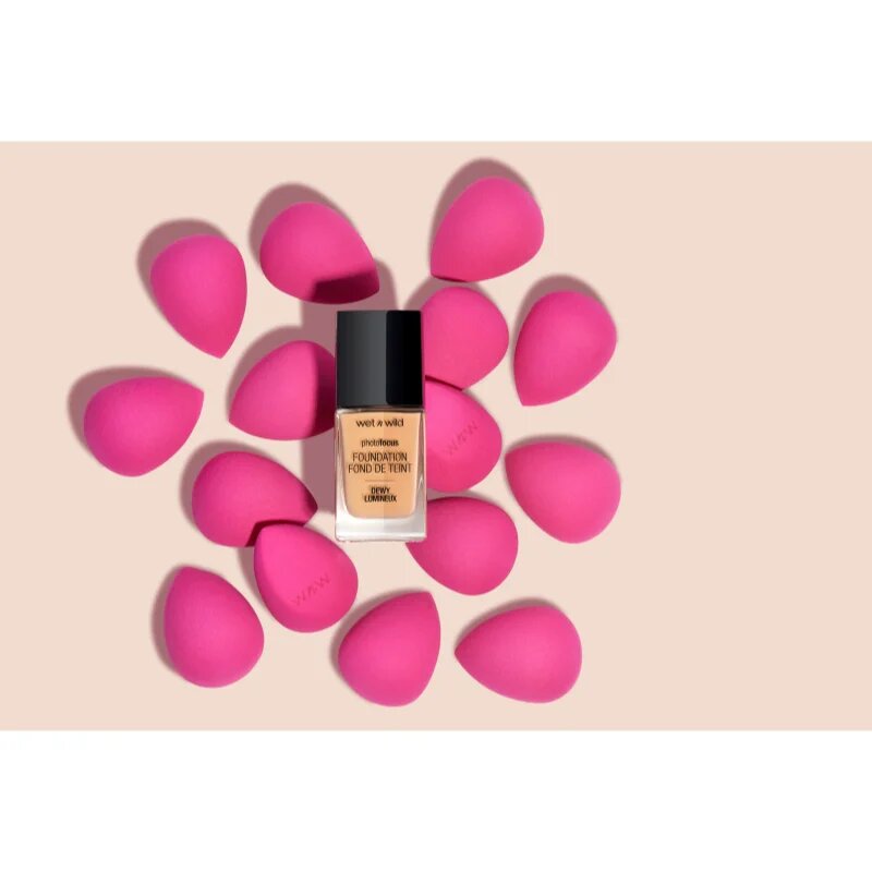 Wet N Wild PhotoFocus лек хидратиращ фон дьо тен за озаряване на лицето цвят Soft Ivory 28 мл.