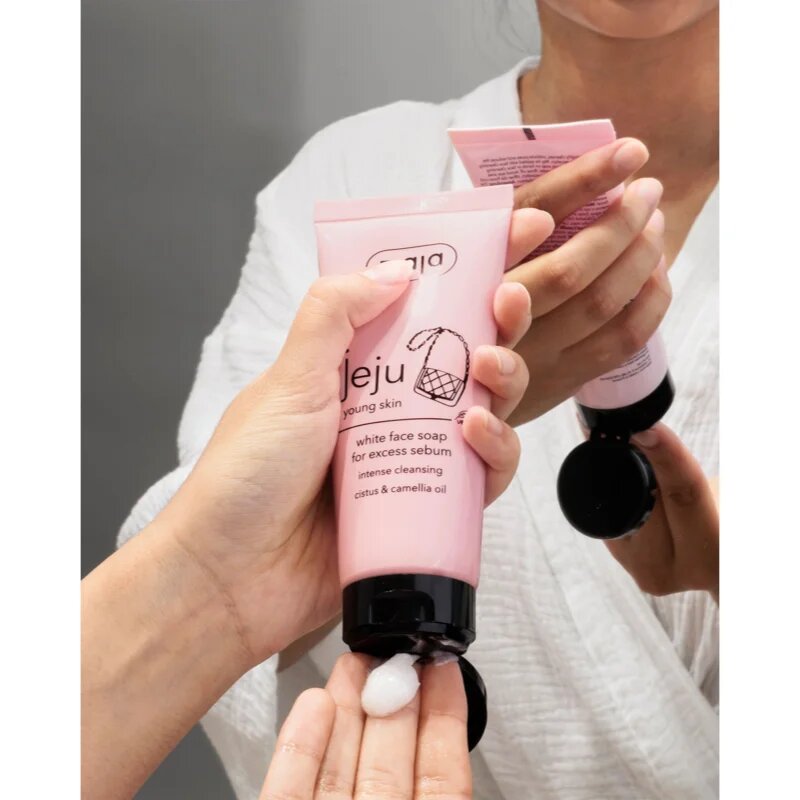 Ziaja Jeju Young Skin нежен почистващ сапун за лице 75 мл.